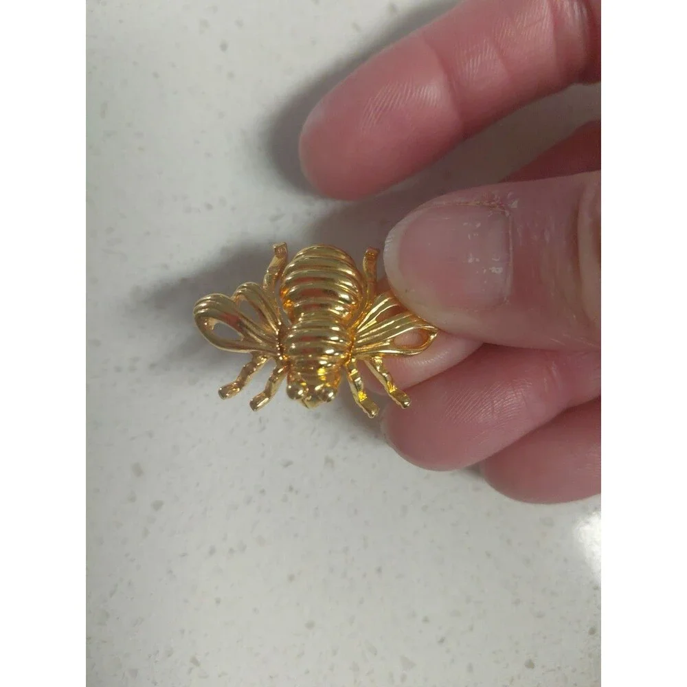 Joan Rivers Goldtone Bee Brooch 1 1/2